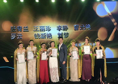 帥氣依舊的威廉王子出席“貓格格”新品發(fā)布會暨代言簽約儀式，開啟“王子與格格”之間的美好邂逅！