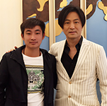 張洪量與經紀人李志合影