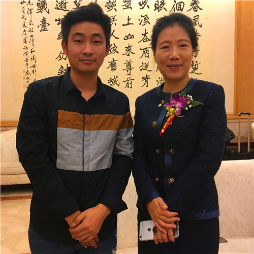 葉檀與經(jīng)紀人李志